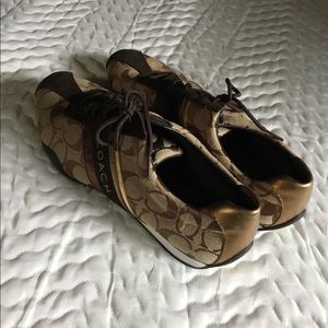 Signature coach tennis shoes